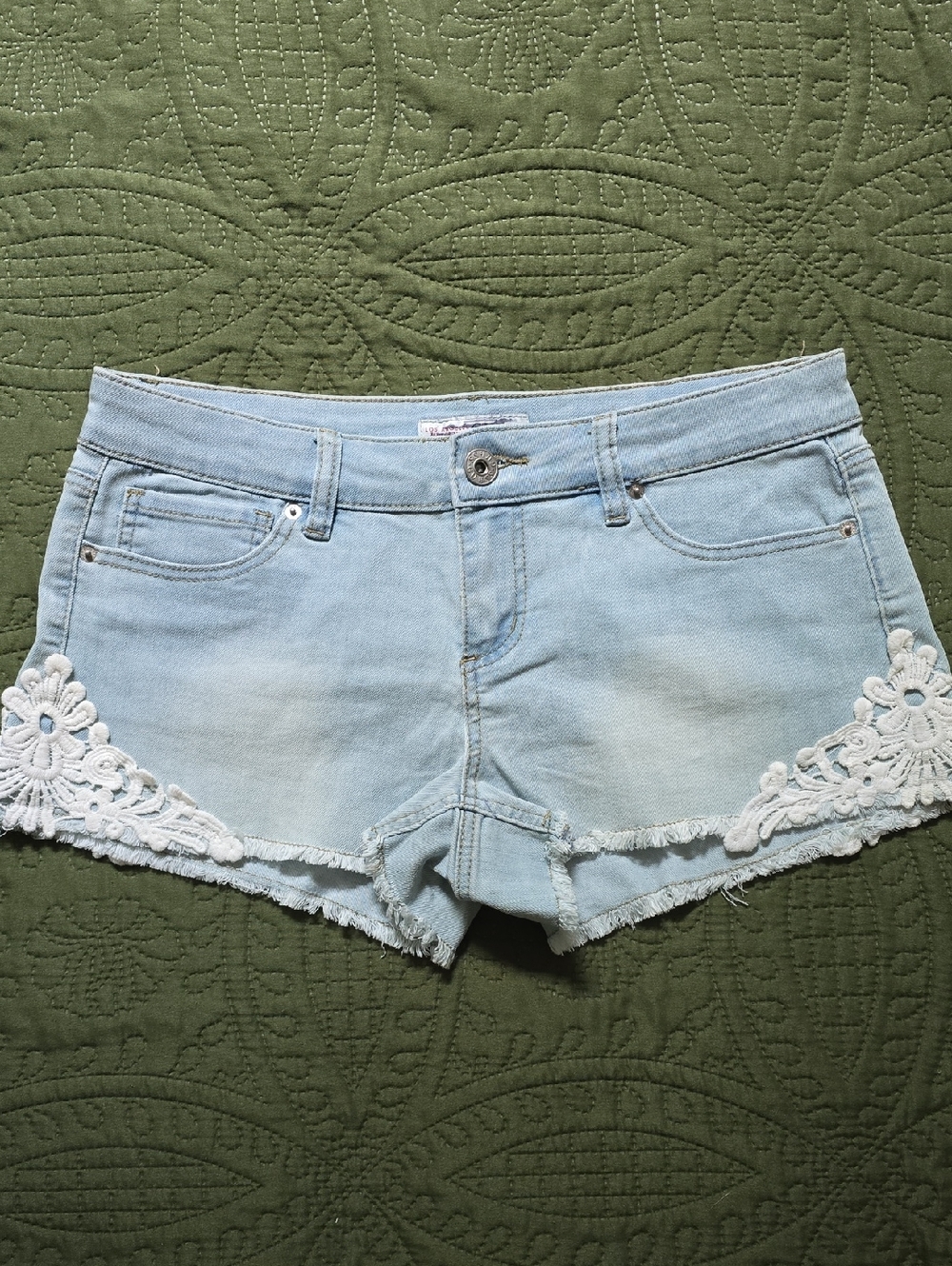 Guess Light Wash Denim Crochet Trim Women's Shorts